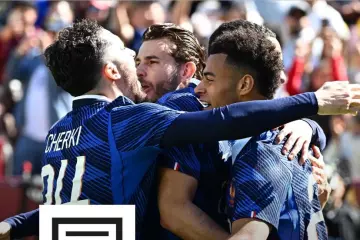 Rayan Cherki et Désiré Doué (au premier plan) dimanche lors de la victoire des Bleus face à la Colombie. (P. Lahalle/L'Équipe)